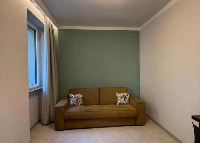 Lake Como Aparthotel Cernobbio شقة