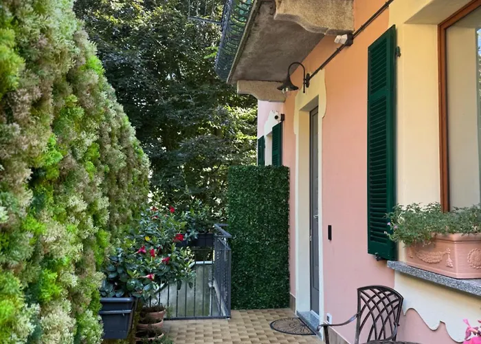 Lake Como Aparthotel Cernobbio شقة